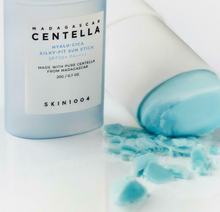 Cargar imagen en el visor de la galería, SKIN1004 Madagascar Centella Hyalu-Cica Silky-Fit Sun Stick